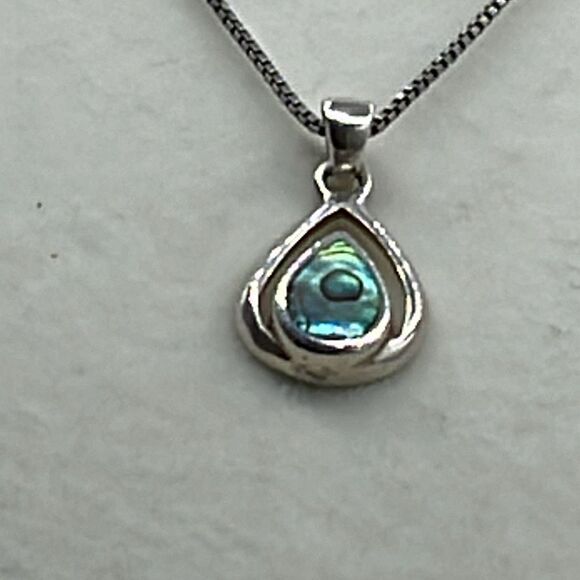 Sterling silver abalone teardrop pendant and box chain. - Picture 2 of 9